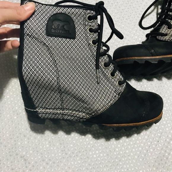 Sorel Womens Lexie Ankle Boots
Booties Black White Leather Cap Toe
Lace Up - Picture 5 of 12